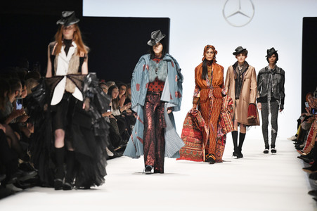 Auftaktshow 'Mercedes-Benz presents fashion talents from South Africa' auf der Berlin Fashion Week Autumn/Winter 2020