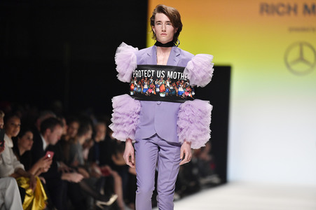 Auftaktshow 'Mercedes-Benz presents fashion talents from South Africa' auf der Berlin Fashion Week Autumn/Winter 2020