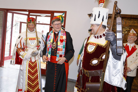Kardinal Woelki begrüsst das Kölner Karneval Dreigestirn in Köln