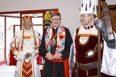 Kardinal Woelki begrüsst das Kölner Karneval Dreigestirn in Köln