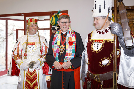 Kardinal Woelki begrüsst das Kölner Karneval Dreigestirn in Köln