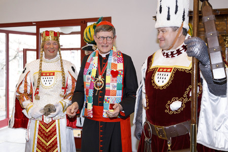 Kardinal Woelki begrüsst das Kölner Karneval Dreigestirn in Köln