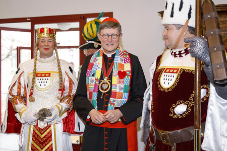 Kardinal Woelki begrüsst das Kölner Karneval Dreigestirn in Köln