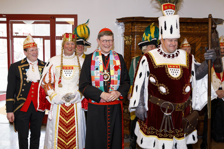 Kardinal Woelki begrüsst das Kölner Karneval Dreigestirn in Köln