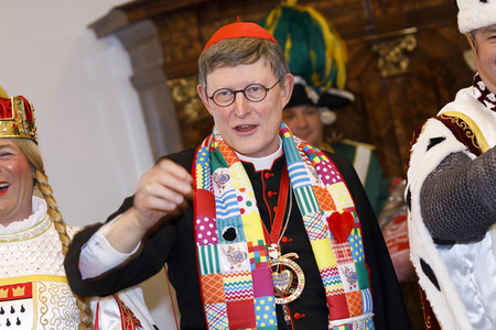 Kardinal Woelki begrüsst das Kölner Karneval Dreigestirn in Köln