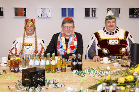Kardinal Woelki begrüsst das Kölner Karneval Dreigestirn in Köln