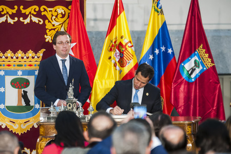 Verleihung des Goldenen Schlüssels von Madrid an Juan Guaidó