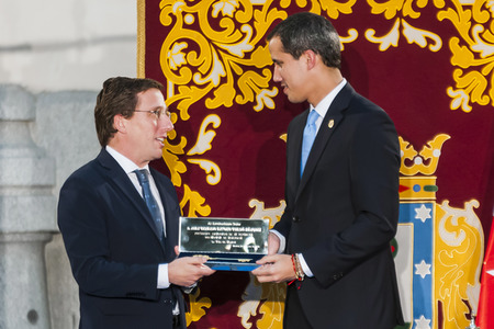 Verleihung des Goldenen Schlüssels von Madrid an Juan Guaidó