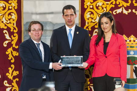 Verleihung des Goldenen Schlüssels von Madrid an Juan Guaidó