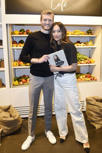 Buchpräsentation 'Dear Mama' von Anna Schürrle in Berlin