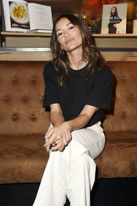 Buchpräsentation 'Dear Mama' von Anna Schürrle in Berlin