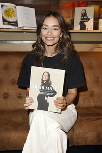 Buchpräsentation 'Dear Mama' von Anna Schürrle in Berlin