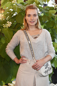 Buchpräsentation 'Dear Mama' von Anna Schürrle in Berlin