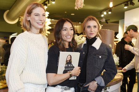 Buchpräsentation 'Dear Mama' von Anna Schürrle in Berlin