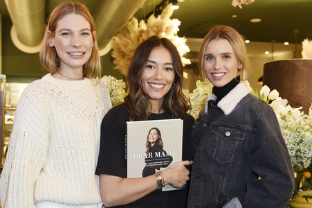 Buchpräsentation 'Dear Mama' von Anna Schürrle in Berlin