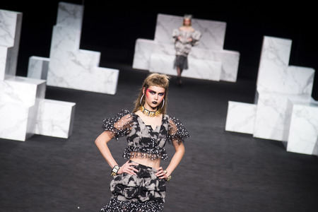 Ana Locking Fashion Show auf der Mercedes-Benz Fashion Week Madrid Autumn/Winter 2020