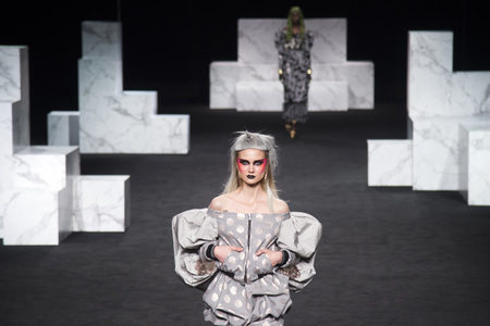Ana Locking Fashion Show auf der Mercedes-Benz Fashion Week Madrid Autumn/Winter 2020