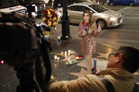 Trauerkundgebungen am Stern von Kirk Douglas in Los Angeles