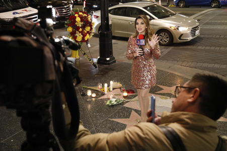 Trauerkundgebungen am Stern von Kirk Douglas in Los Angeles