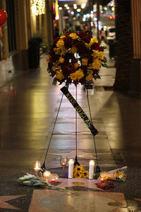 Trauerkundgebungen am Stern von Kirk Douglas in Los Angeles