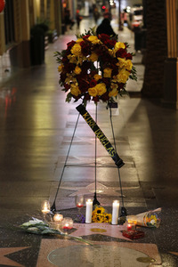 Trauerkundgebungen am Stern von Kirk Douglas in Los Angeles