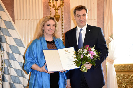 Aushändigung der Ernennungsurkunden an die neuen Kabinettsmitglieder in München