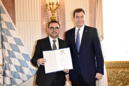 Aushändigung der Ernennungsurkunden an die neuen Kabinettsmitglieder in München