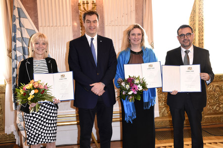 Aushändigung der Ernennungsurkunden an die neuen Kabinettsmitglieder in München