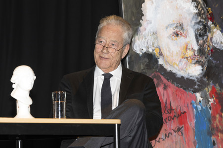 Vernissage zur Ausstellung 'Vom Flug der Freiheit' von Armin Mueller-Stahl in Kamenz
