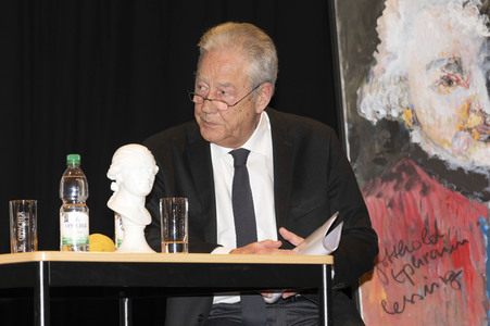 Vernissage zur Ausstellung 'Vom Flug der Freiheit' von Armin Mueller-Stahl in Kamenz