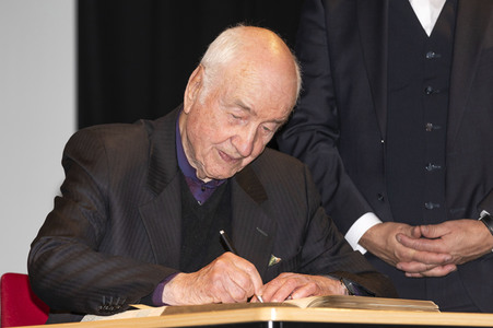 Vernissage zur Ausstellung 'Vom Flug der Freiheit' von Armin Mueller-Stahl in Kamenz