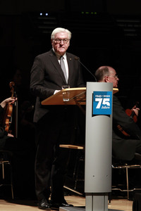 Gedenkveranstaltung zum 75. Jahrestag der Zerstörung Dresdens in Dresden