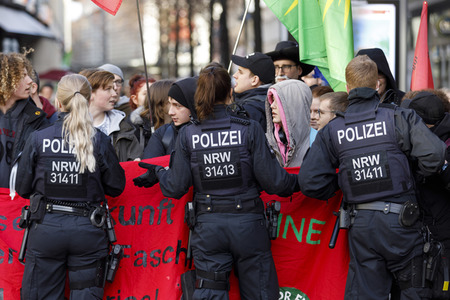 Gegendemo der Antifa in Köln