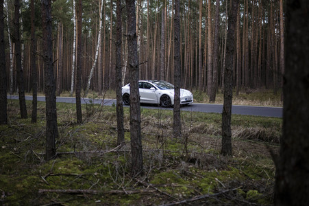 Ein Tesla Model 3 in Grünheide