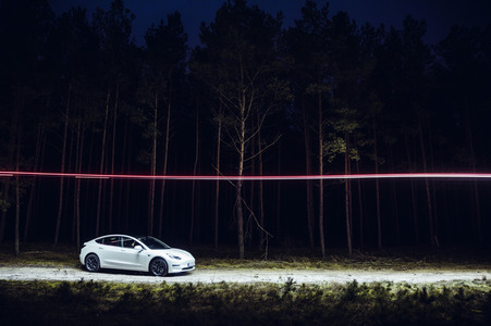Ein Tesla Model 3 in Grünheide