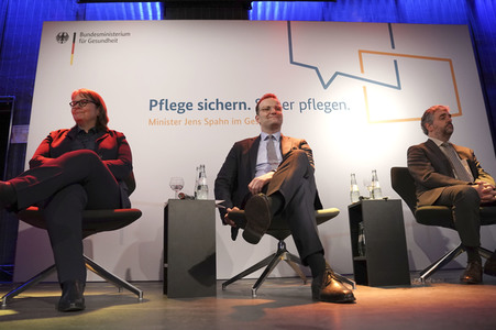 Podiumsgespräch 'Pflege sichern. Sicher pflegen' in Düren