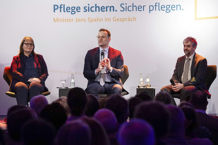 Podiumsgespräch 'Pflege sichern. Sicher pflegen' in Düren