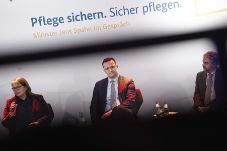 Podiumsgespräch 'Pflege sichern. Sicher pflegen' in Düren