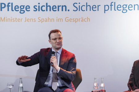 Podiumsgespräch 'Pflege sichern. Sicher pflegen' in Düren