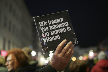 Demonstration in Gedenken an die Opfer vom rechtsextremen Anschlag von Hanau in Berlin