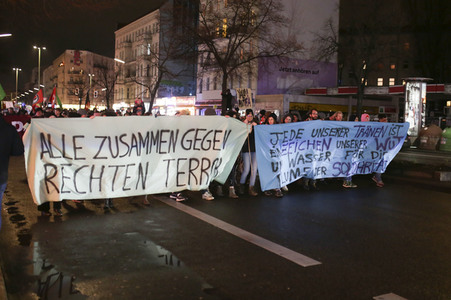 Demonstration in Gedenken an die Opfer vom rechtsextremen Anschlag von Hanau in Berlin