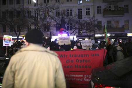 Demonstration in Gedenken an die Opfer vom rechtsextremen Anschlag von Hanau in Berlin