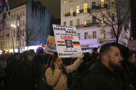 Demonstration in Gedenken an die Opfer vom rechtsextremen Anschlag von Hanau in Berlin