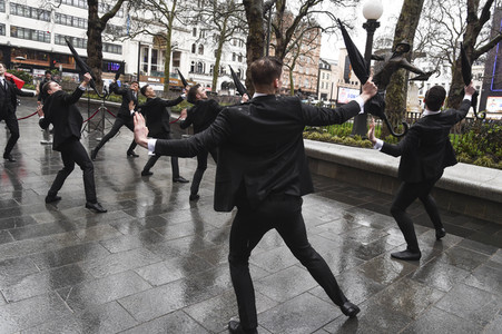 Launch des 'Scenes in the Square' Statuen-Weg in London