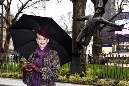Launch des 'Scenes in the Square' Statuen-Weg in London