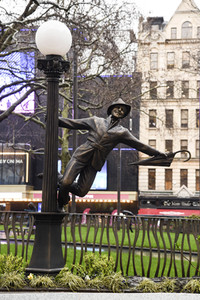 Launch des 'Scenes in the Square' Statuen-Weg in London