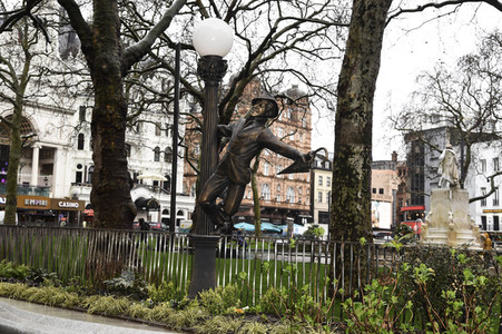 Launch des 'Scenes in the Square' Statuen-Weg in London