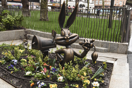 Launch des 'Scenes in the Square' Statuen-Weg in London