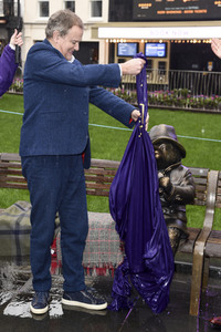 Launch des 'Scenes in the Square' Statuen-Weg in London