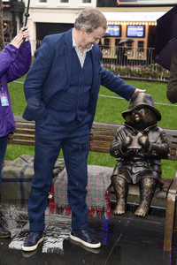 Launch des 'Scenes in the Square' Statuen-Weg in London